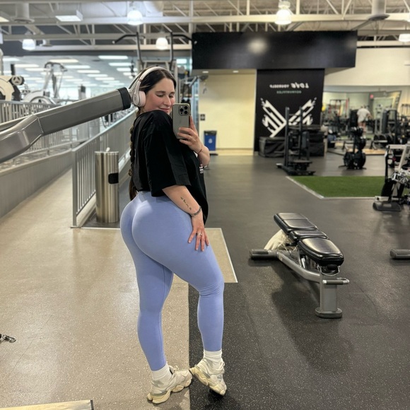 Meet your Posher, Kiersten - Picture 4 of 5